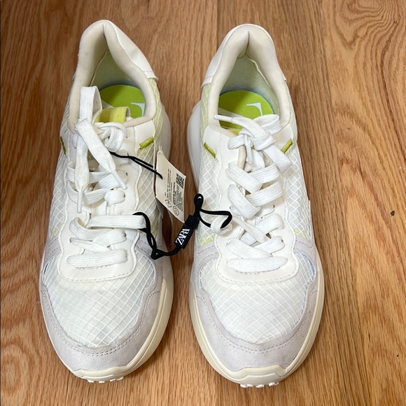 Zara Shoes - New! Zara women’s 8, contrasting color sneakers.